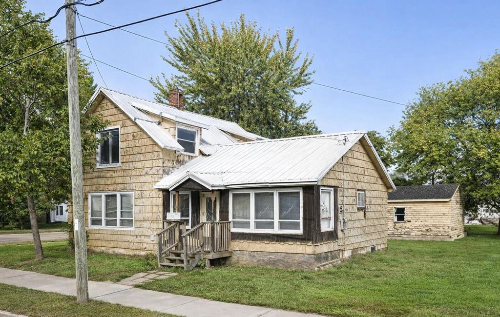 Photo of 1208 Academy STREET, Elroy, WI 53929 (MLS # 1947367)