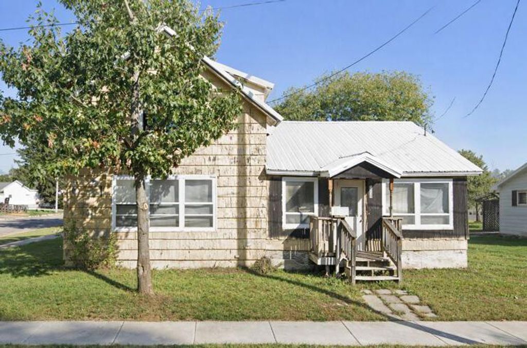 Photo of 1208 Academy STREET, Elroy, WI 53929 (MLS # 1947367)