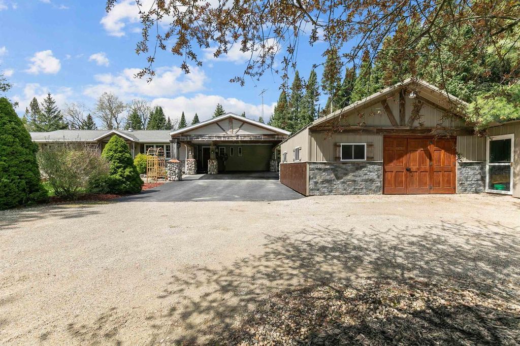 Photo of W13101 State Road 49 ROAD, Brandon, WI 53919 (MLS # 2017739)
