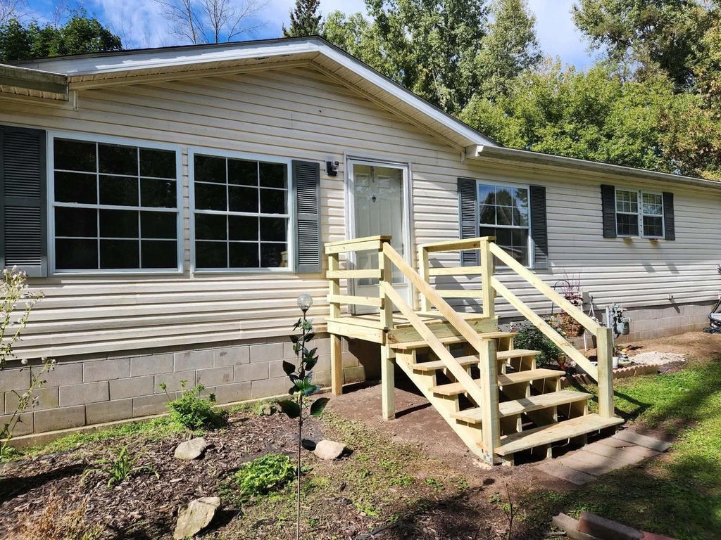 Photo of 813 Posey COURT, Green Bay, WI 54313 (MLS # 50332568)