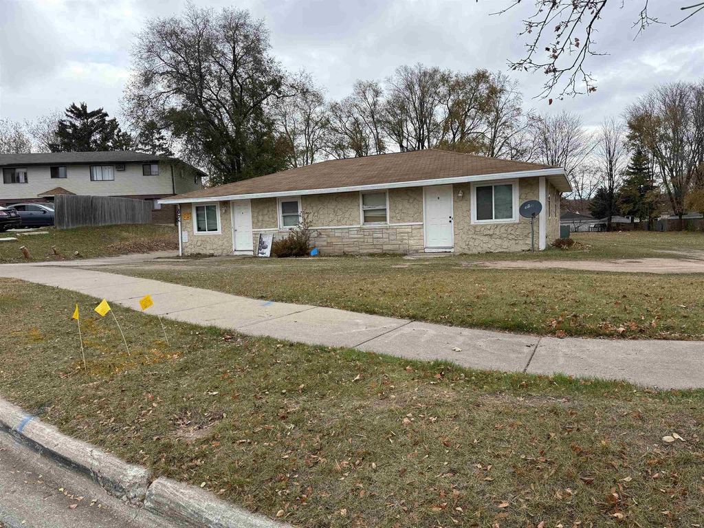 Photo of 2075 Imperial LANE, Green Bay, WI 54302 (MLS # 50318571)