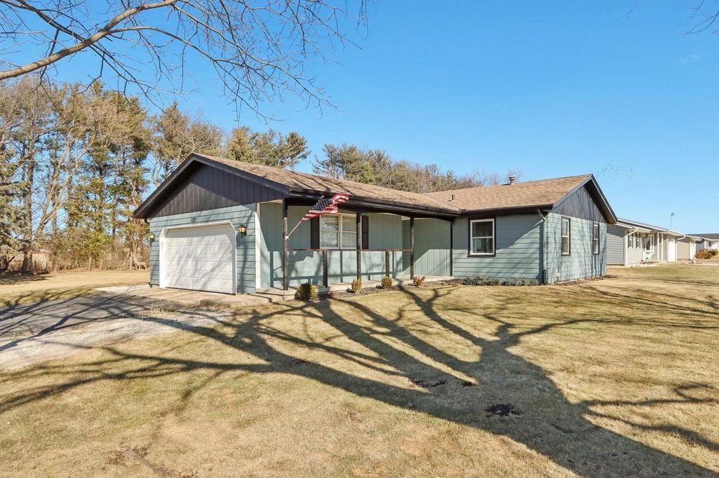 Photo of 222 Thistledown LANE, Walworth, WI 53184 (MLS # 2016917)