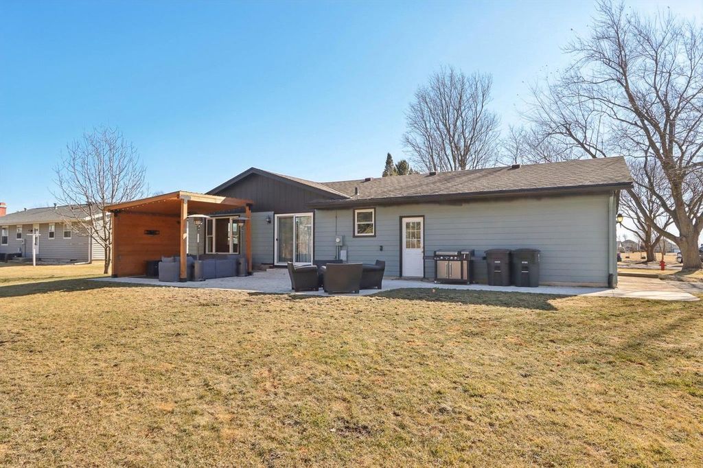 Photo of 222 Thistledown LANE, Walworth, WI 53184 (MLS # 2016917)