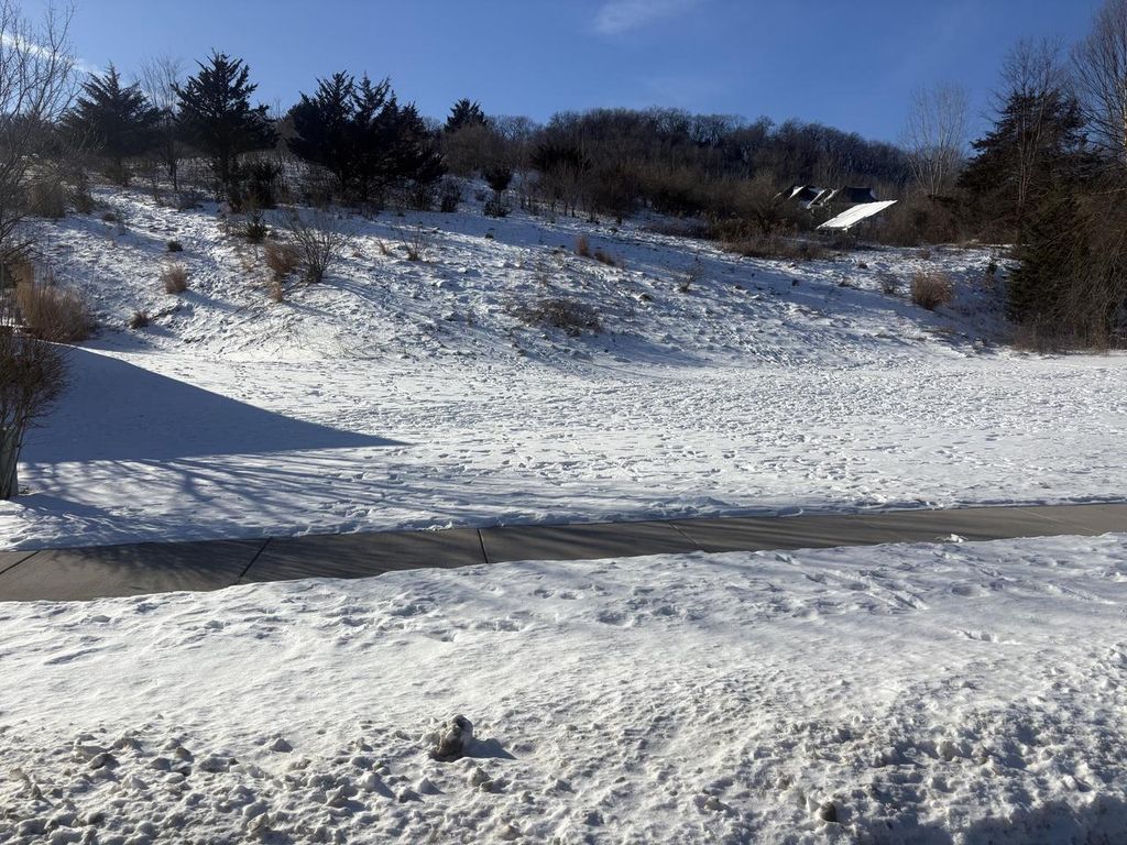 Photo of 953 Aspen Valley DRIVE, Onalaska, WI 54650 (MLS # 1948972)