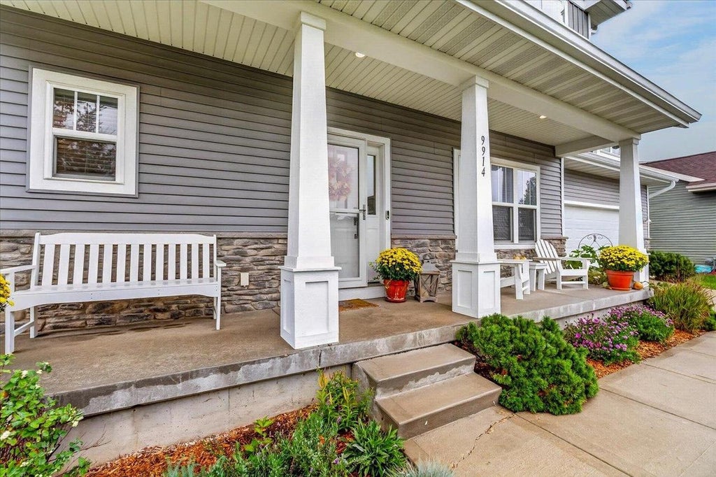 Photo of 9914 Autumn Breeze ROAD, Middleton, WI 53562 (MLS # 2033791)