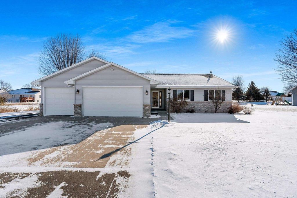 Photo of 1826 N Lily Of The Valley DRIVE, WI 54942 (MLS # 22600235)