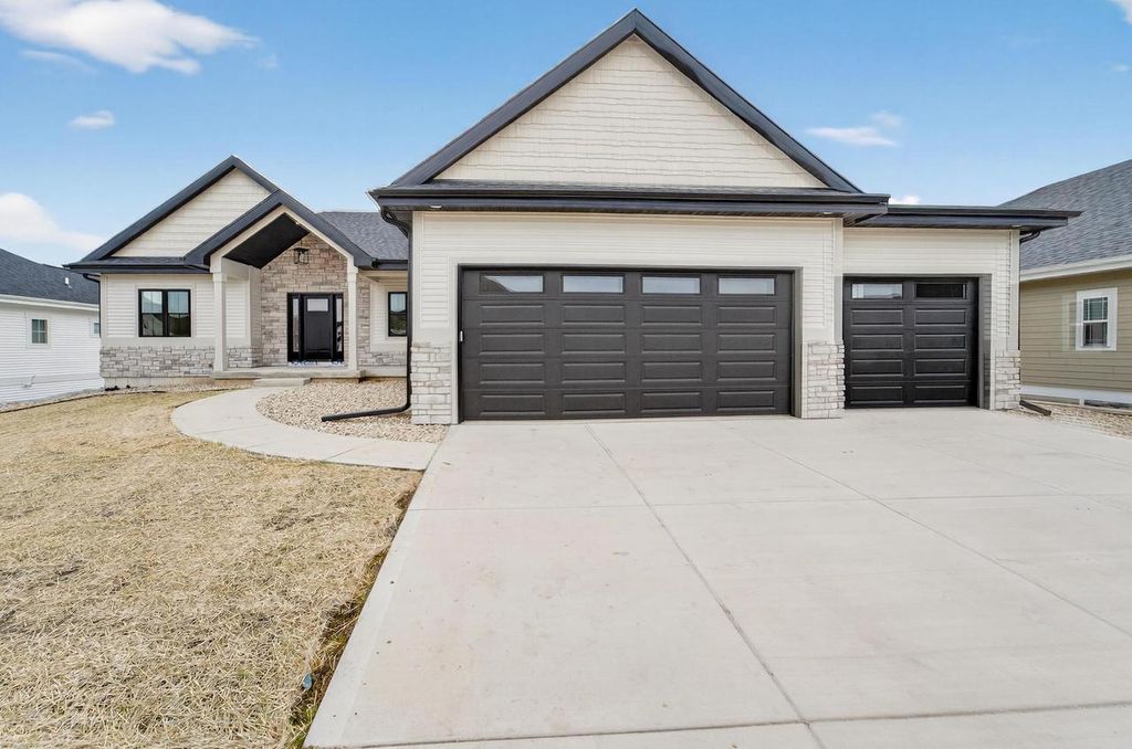 Photo of 822 Westbridge TRAIL, Waunakee, WI 53597 (MLS # 2010407)