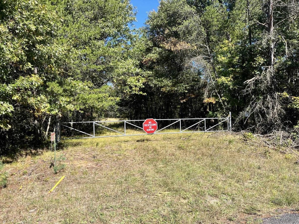 Photo of 932 Beaver AVENUE, Hancock, WI 54930 (MLS # 2033277)