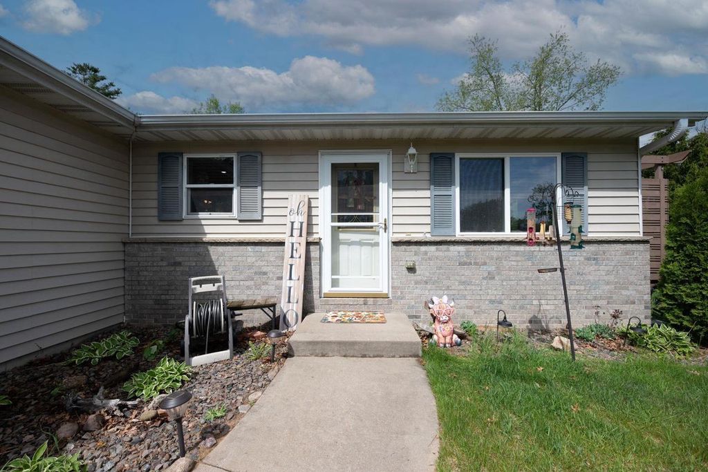 Photo of 3321 Rosewood DRIVE, Plover, WI 54467 (MLS # 22602213)