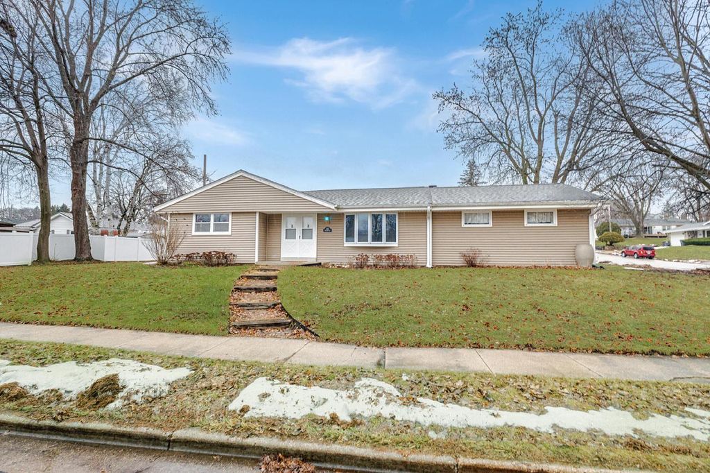Photo of 245 Millwood LANE, Waukesha, WI 53188 (MLS # 1946877)