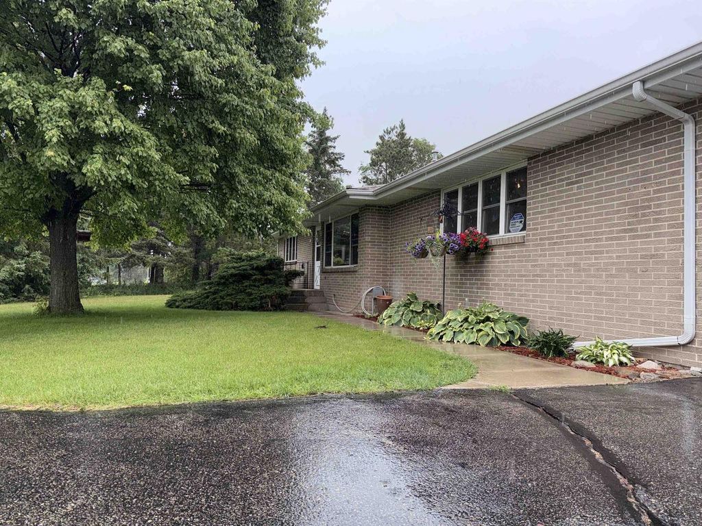 Photo of 3926 N Harmony Townhall ROAD, Janesville, WI 53546 (MLS # 2026381)