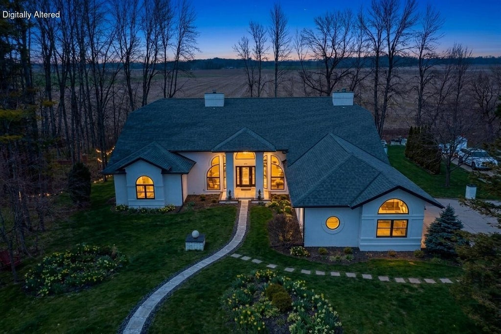 Photo of 402 Wild Oak DRIVE, Manitowoc, WI 54220 (MLS # 1979982)