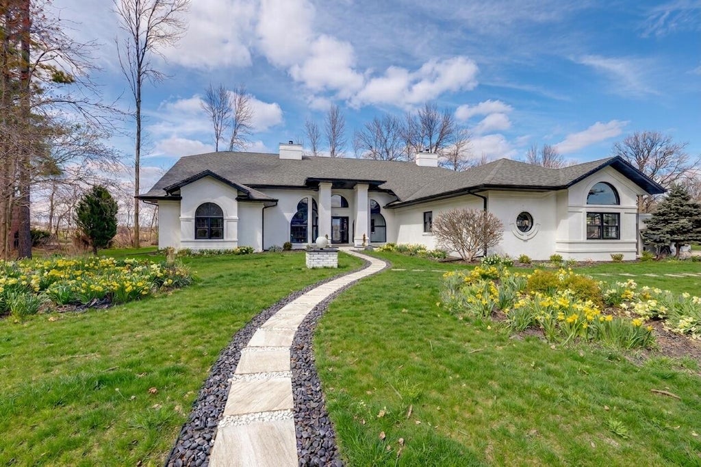 Photo of 402 Wild Oak DRIVE, Manitowoc, WI 54220 (MLS # 1979982)