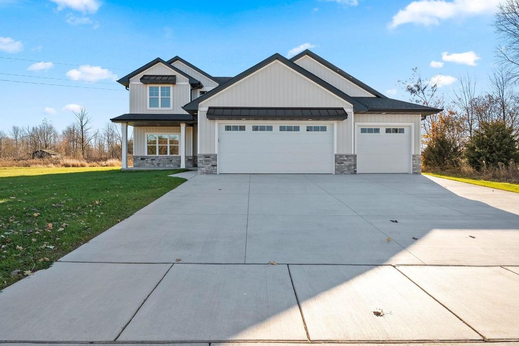 Photo of 3410 Sitka STREET, Green Bay, WI 54311 (MLS # 50325722)