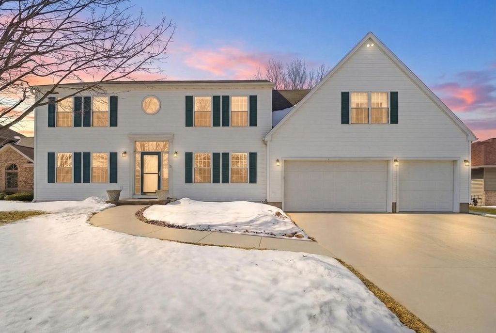 Photo of 46 Aurora LANE, Fond Du Lac, WI 54935 (MLS # 50322541)