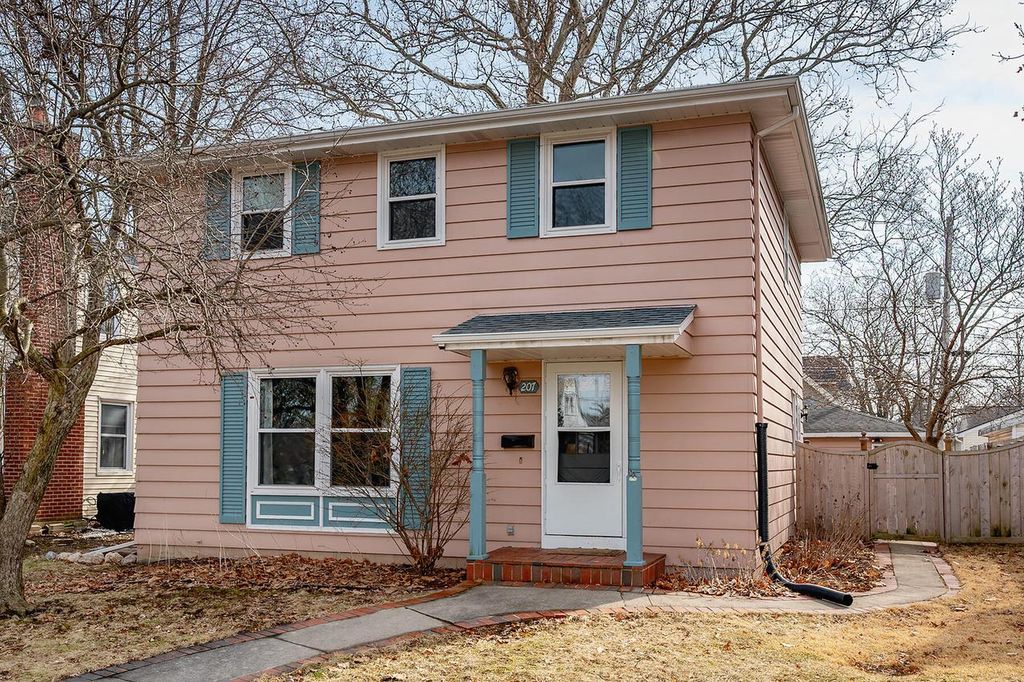 Photo of 207 Douglass AVENUE, Waukesha, WI 53186 (MLS # 1952512)