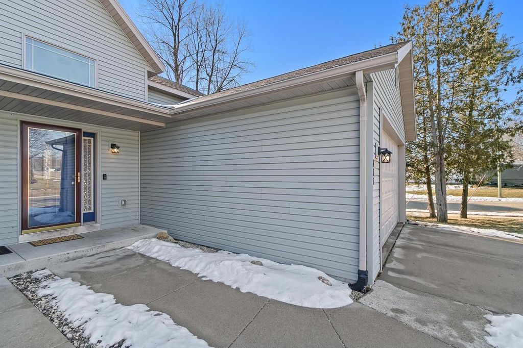 Photo of 435 14th AVENUE, Baraboo, WI 53913 (MLS # 2016674)