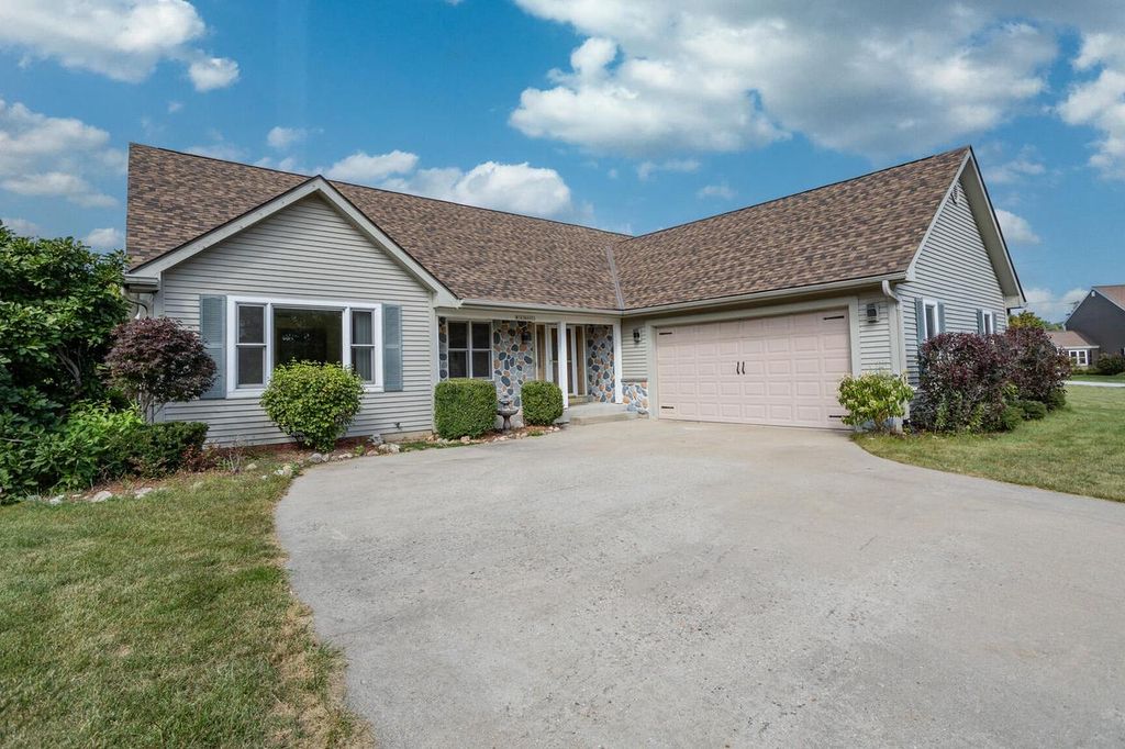 Photo of W183N6023 Lost Pond COURT, Menomonee Falls, WI 53051 (MLS # 1934952)