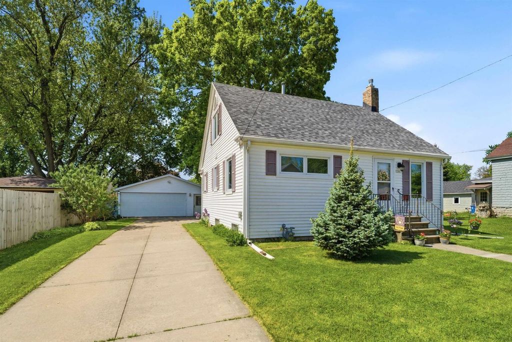 Photo of 1341 Otter AVENUE, Oshkosh, WI 54901 (MLS # 50326239)