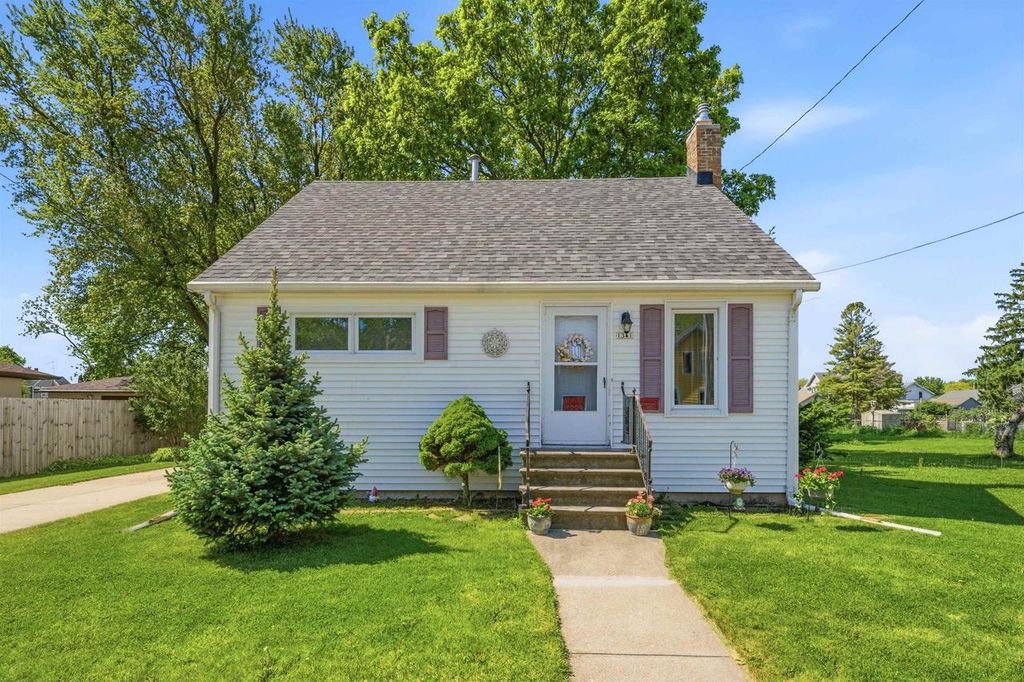 Photo of 1341 Otter AVENUE, Oshkosh, WI 54901 (MLS # 50326239)