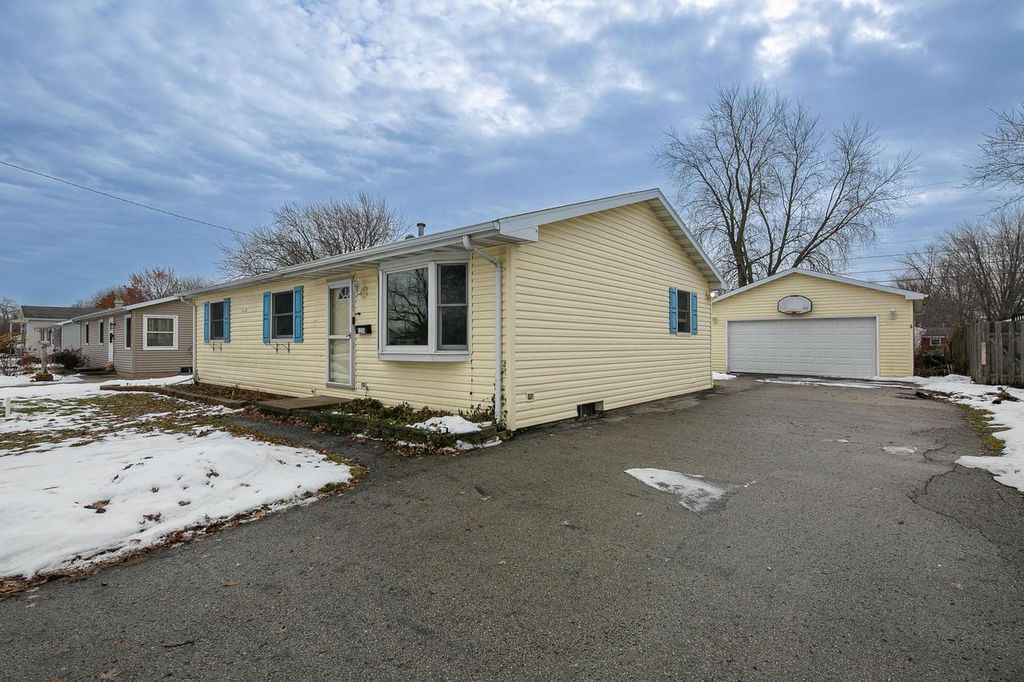 Photo of 1235 E Sylvan AVENUE, Appleton, WI 54915 (MLS # 50319810)