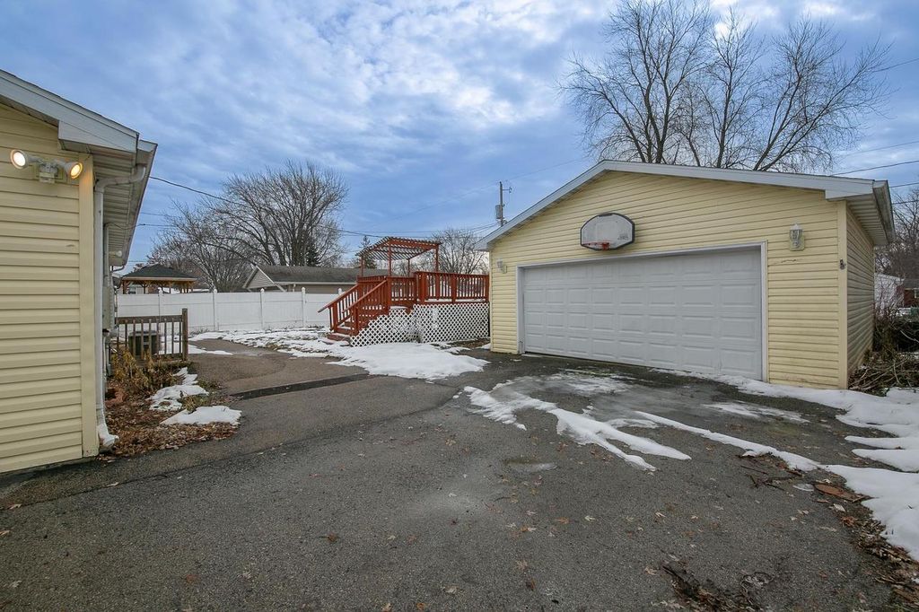 Photo of 1235 E Sylvan AVENUE, Appleton, WI 54915 (MLS # 50319810)