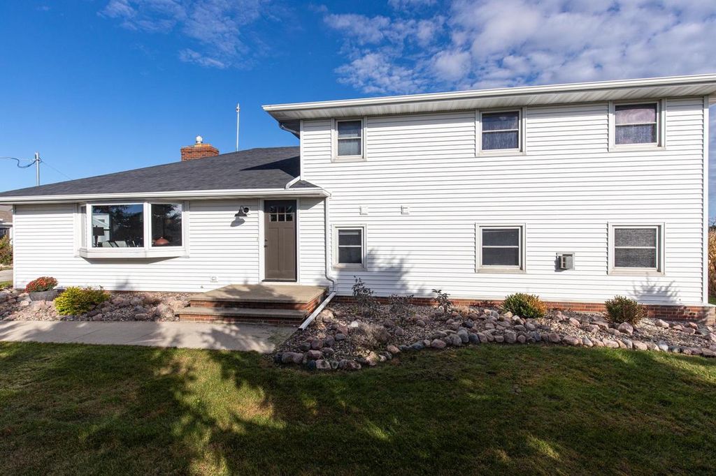 Photo of N5598 State Road 47, Black Creek, WI 54106 (MLS # 50316936)