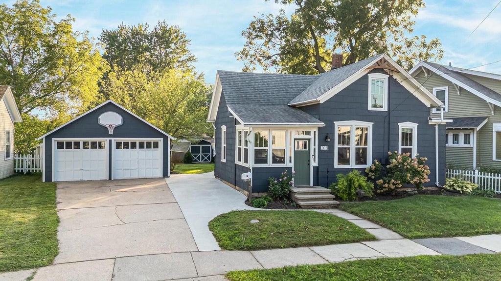 Photo of 203 W Division STREET, Kaukauna, WI 54130 (MLS # 50331935)