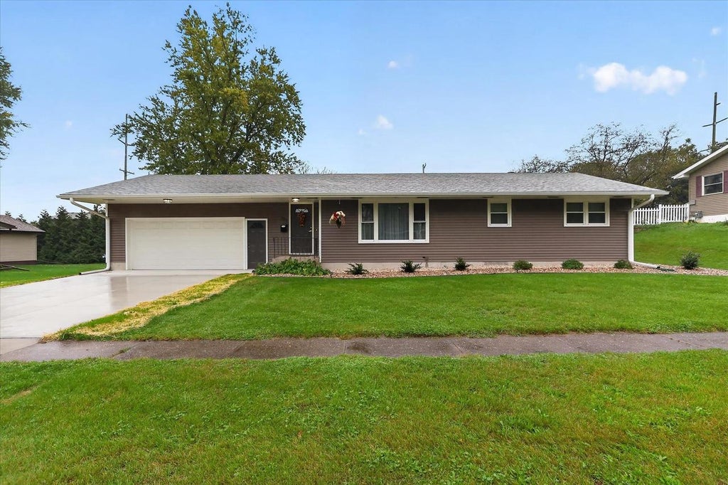 Photo of 307 South AVENUE, Edgerton, WI 53534 (MLS # 2034949)