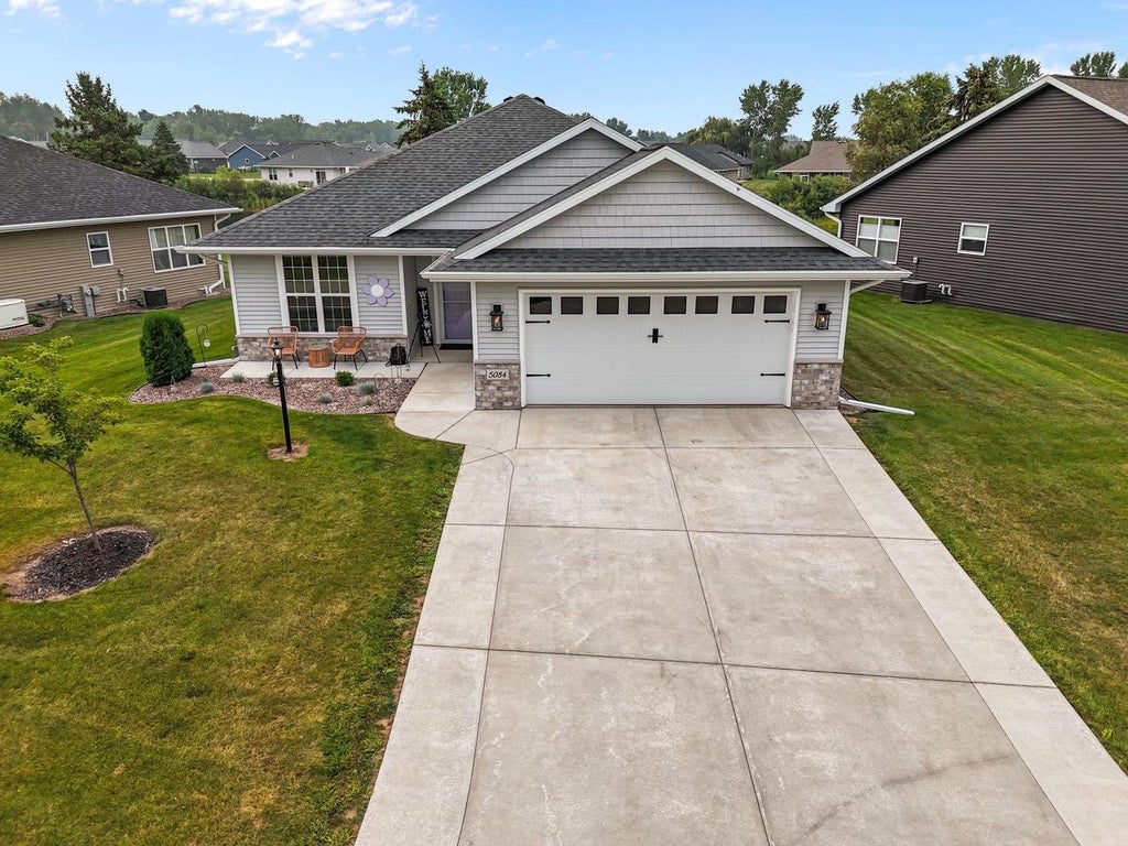 Photo of 5084 N Milkweed TRAIL, Appleton, WI 54913 (MLS # 50330978)