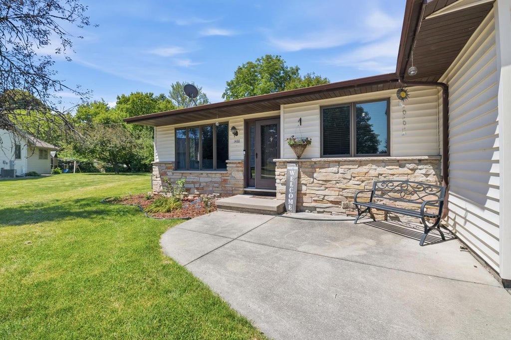 Photo of 1488 Division CIRCLE, Green Bay, WI 54303 (MLS # 50329093)