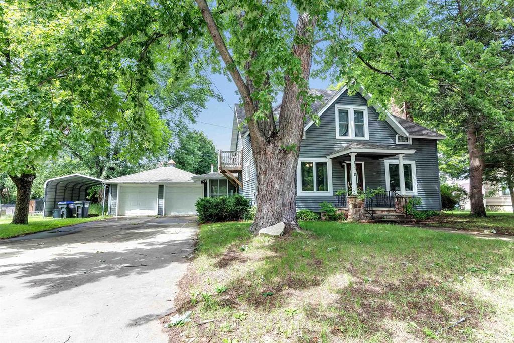 Photo of 110 W Parker STREET, Weyauwega, WI 54983 (MLS # 50328520)