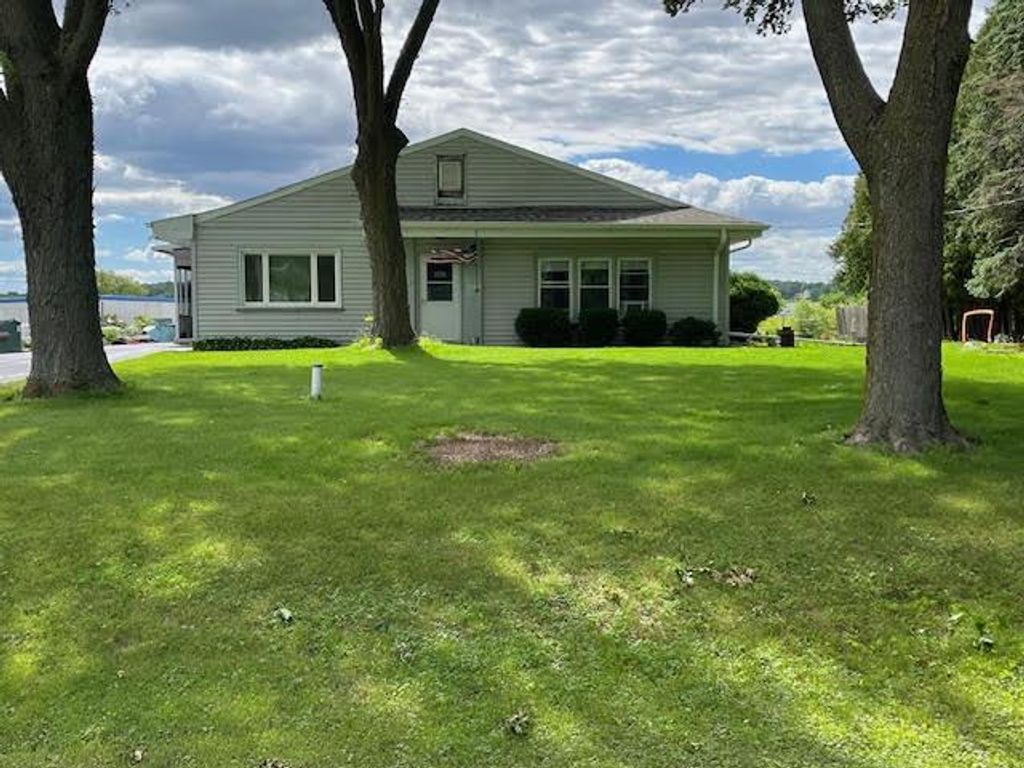 Photo of 3555 Hillside ROAD, Slinger, WI 53086 (MLS # 1936885)