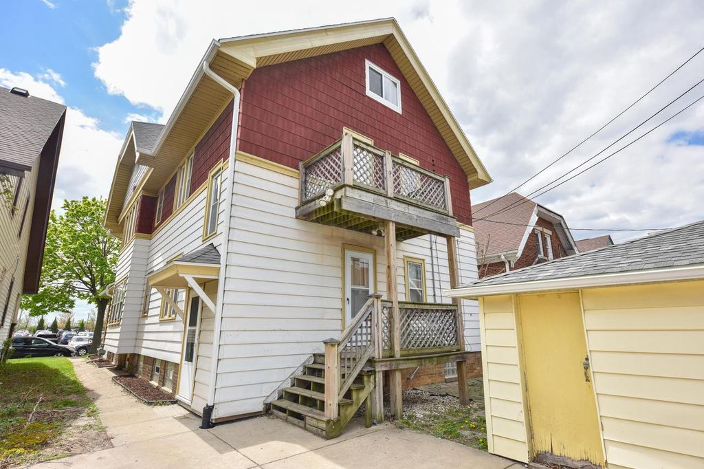 Photo of 422 W Harrison AVENUE #424, Milwaukee, WI 53207 (MLS # 1961341)