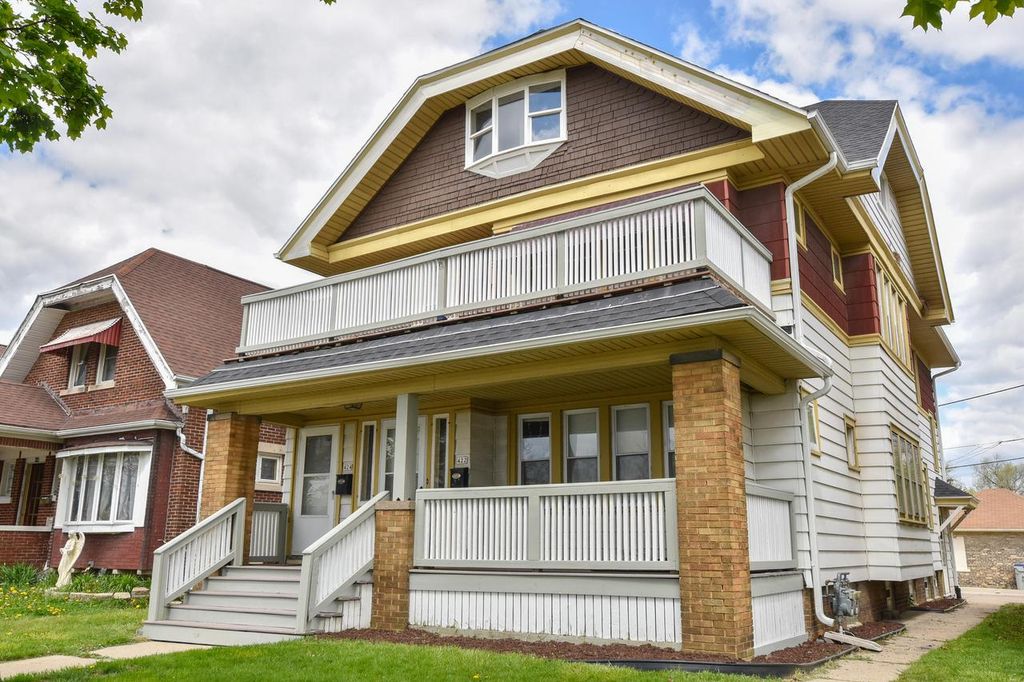 Photo of 422 W Harrison AVENUE #424, Milwaukee, WI 53207 (MLS # 1961341)