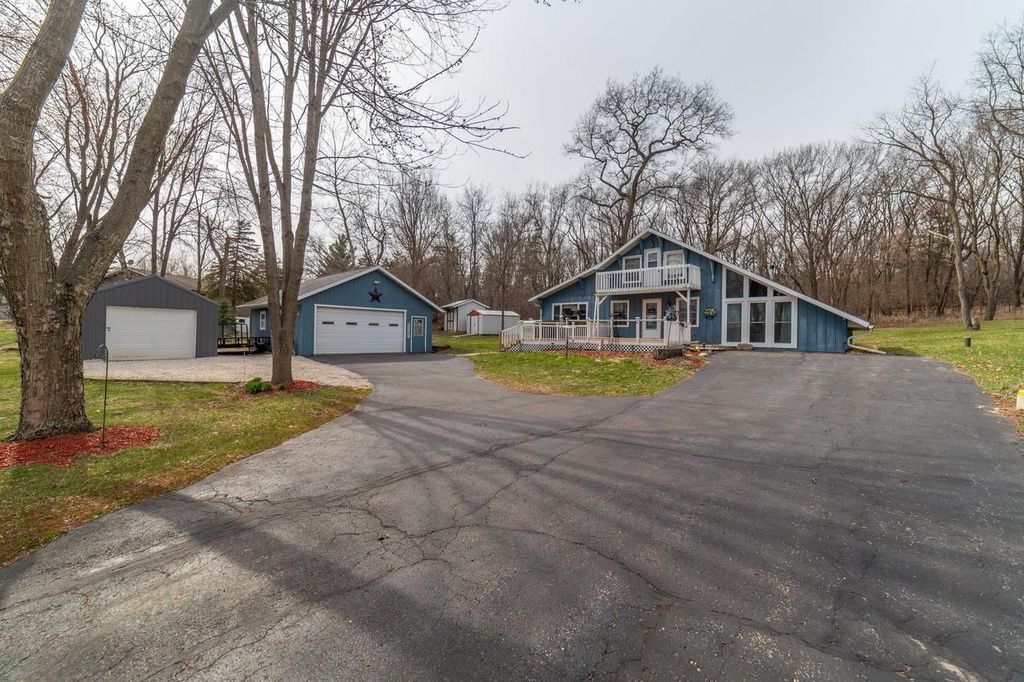 Photo of E12516 County Road T, Baraboo, WI 53913 (MLS # 2021924)