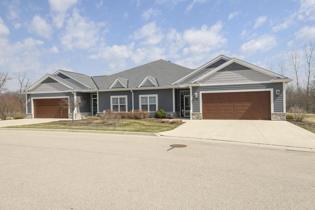 Photo of 106 Phantom Lake COURT, Mukwonago, WI 53149 (MLS # 1945298)