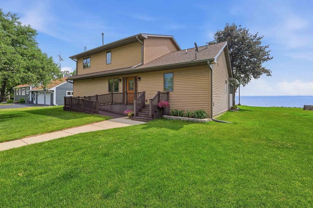 Photo of 6322 Black Wolf Point ROAD, Oshkosh, WI 54902 (MLS # 50327152)