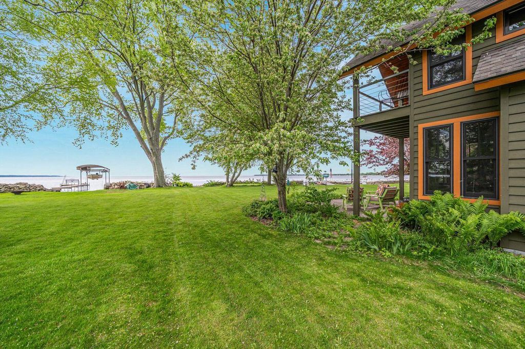 Photo of 1783 Brighton Beach ROAD, Menasha, WI 54952 (MLS # 50322417)