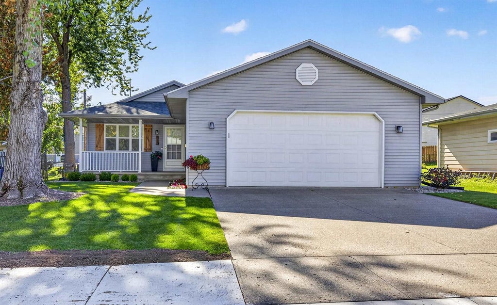 Photo of 613 W 9th STREET, Kaukauna, WI 54130 (MLS # 50334176)