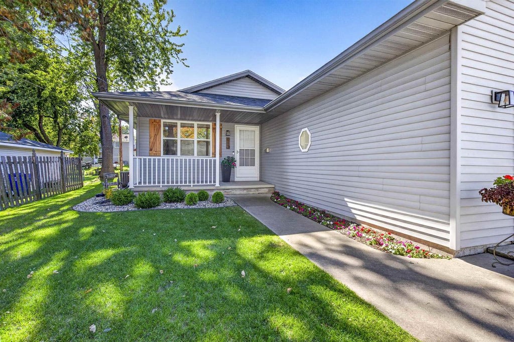 Photo of 613 W 9th STREET, Kaukauna, WI 54130 (MLS # 50334176)