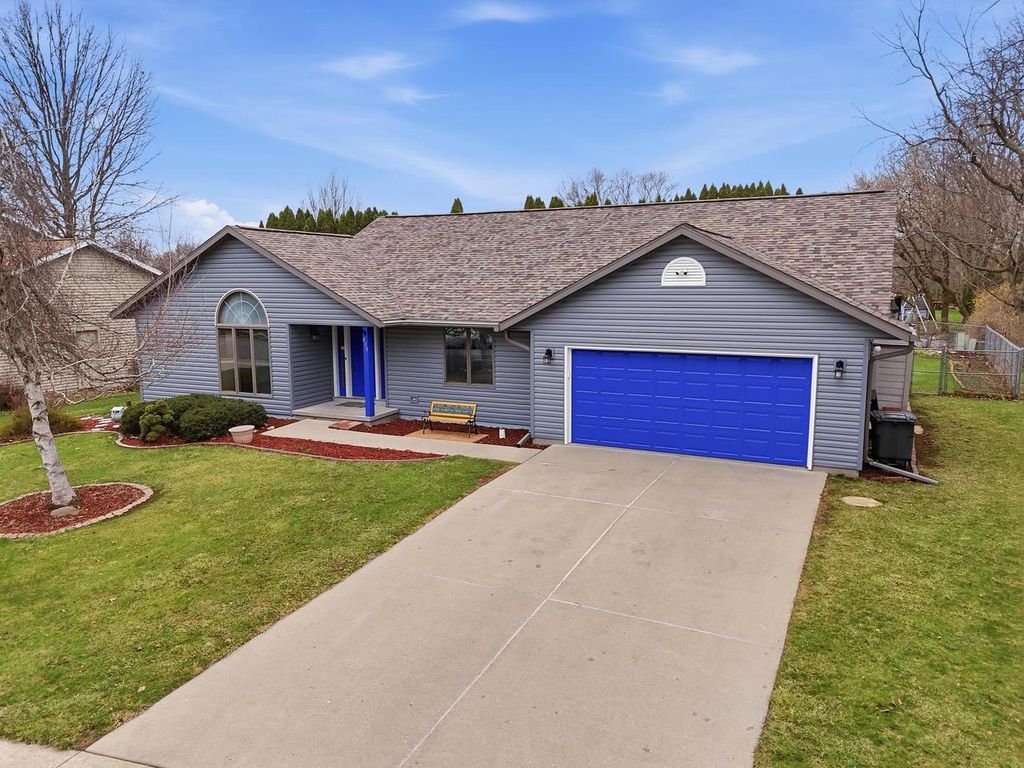 Photo of 830 Devonshire ROAD, Stoughton, WI 53589 (MLS # 2020261)