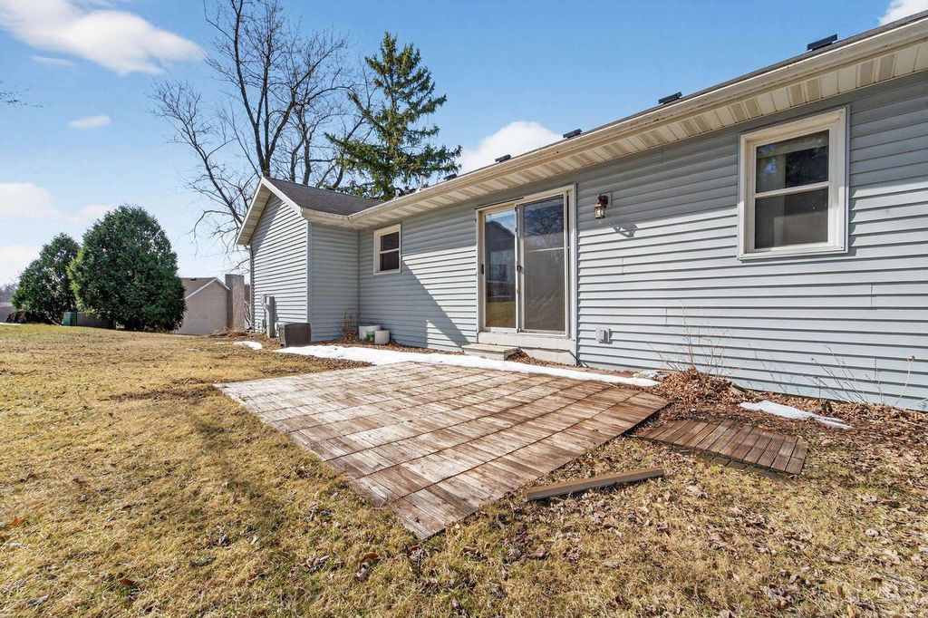 Photo of 15 Naylor CIRCLE, Madison, WI 53719 (MLS # 2019073)