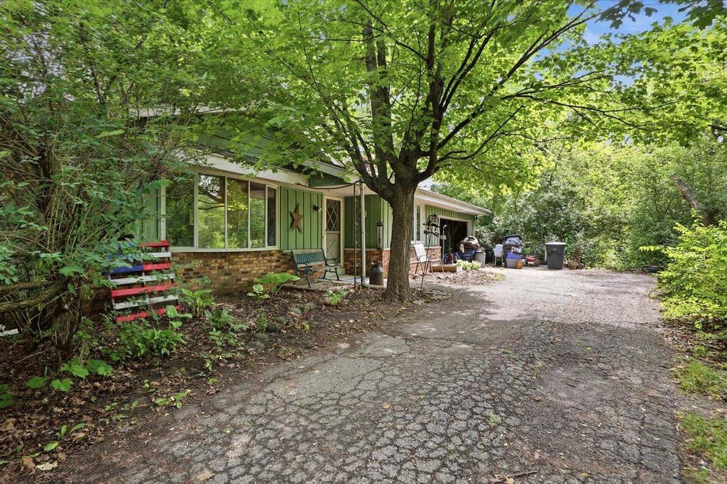 Photo of S85W30520 Stoneridge DRIVE, Mukwonago, WI 53149 (MLS # 1966917)
