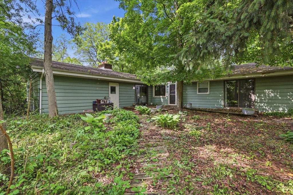 Photo of S85W30520 Stoneridge DRIVE, Mukwonago, WI 53149 (MLS # 1966917)
