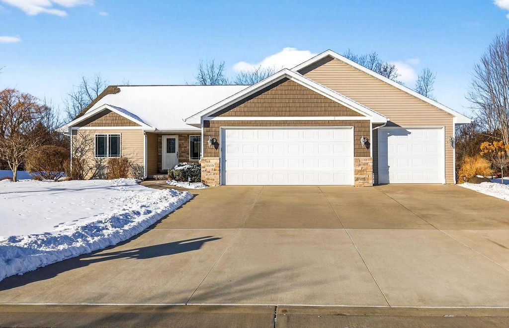 Photo of 1519 Remington ROAD, Neenah, WI 54956 (MLS # 50320729)