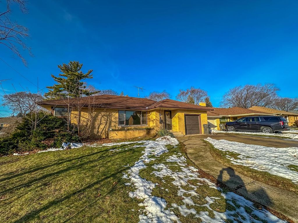 Photo of 5659 S Quality AVENUE, Cudahy, WI 53110 (MLS # 1945740)
