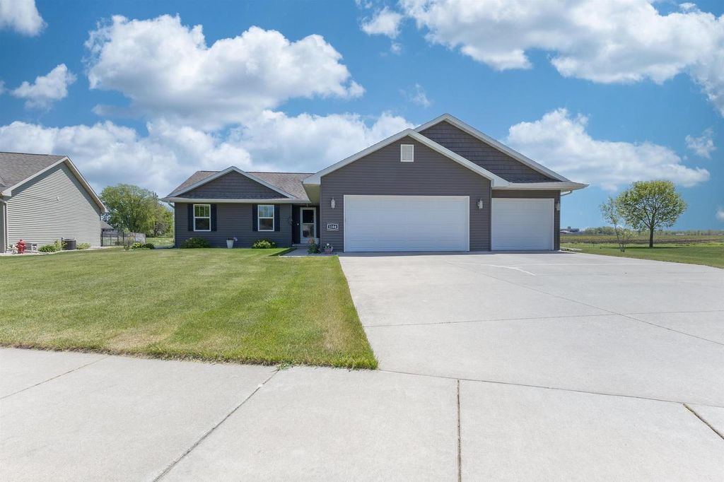 Photo of 1104 Charlene AVENUE, Omro, WI 54963 (MLS # 50326102)