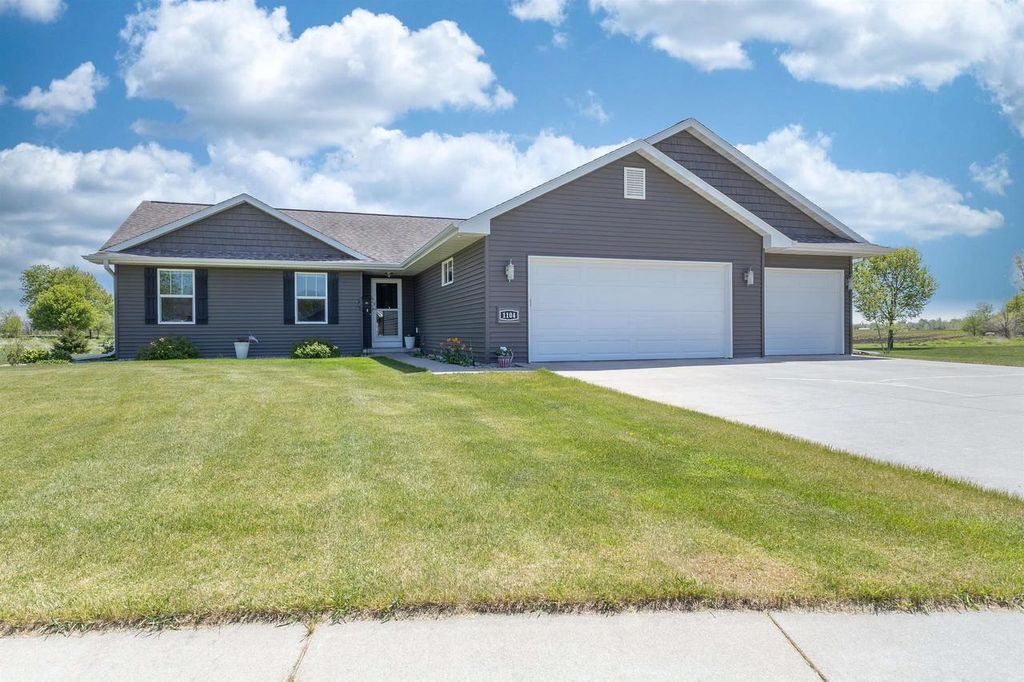 Photo of 1104 Charlene AVENUE, Omro, WI 54963 (MLS # 50326102)