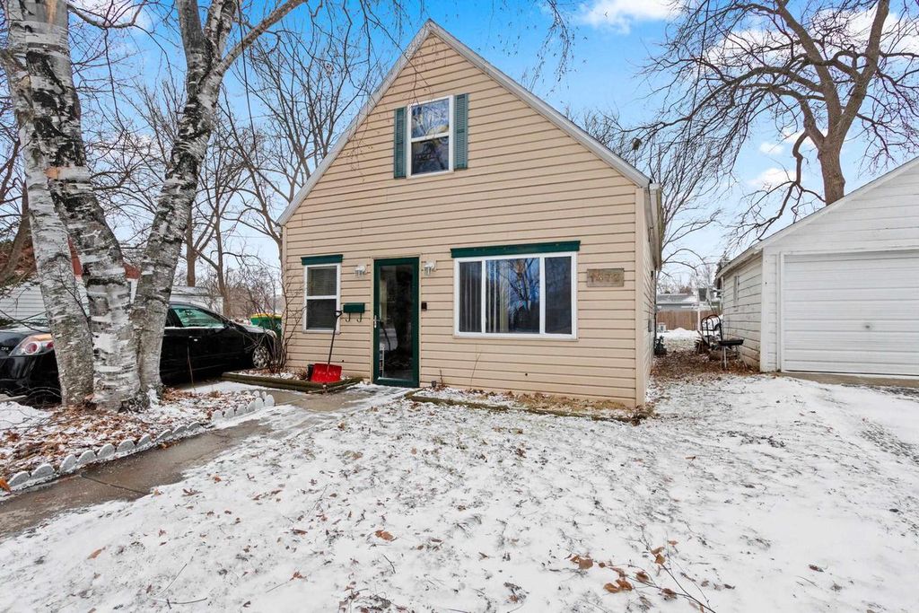 Photo of 1472 Chicago STREET, Green Bay, WI 54301 (MLS # 50321957)